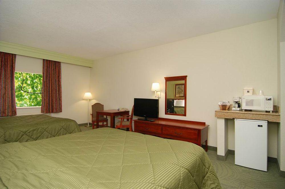 Econo Lodge Inn & Suites East Houston I-10 Exteriör bild