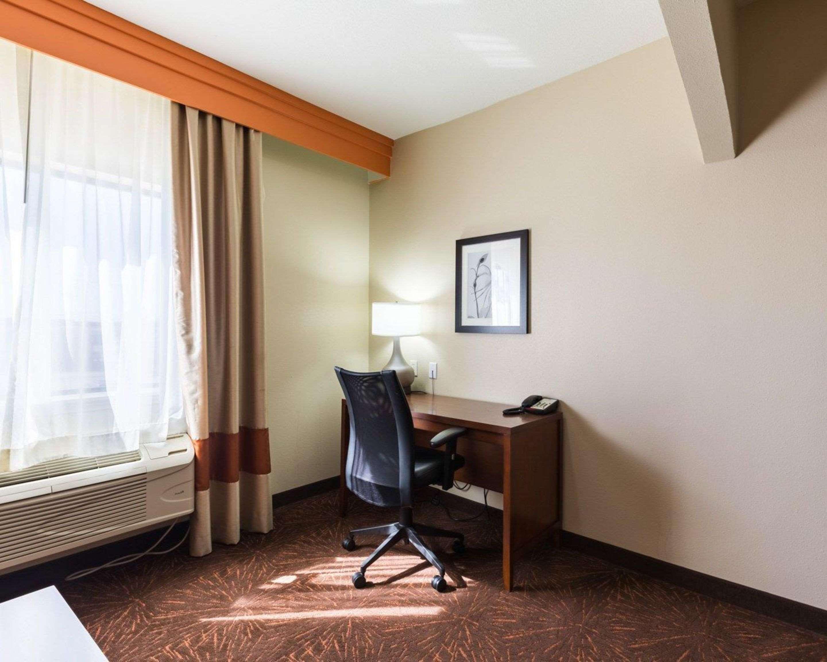 Econo Lodge Inn & Suites East Houston I-10 Exteriör bild