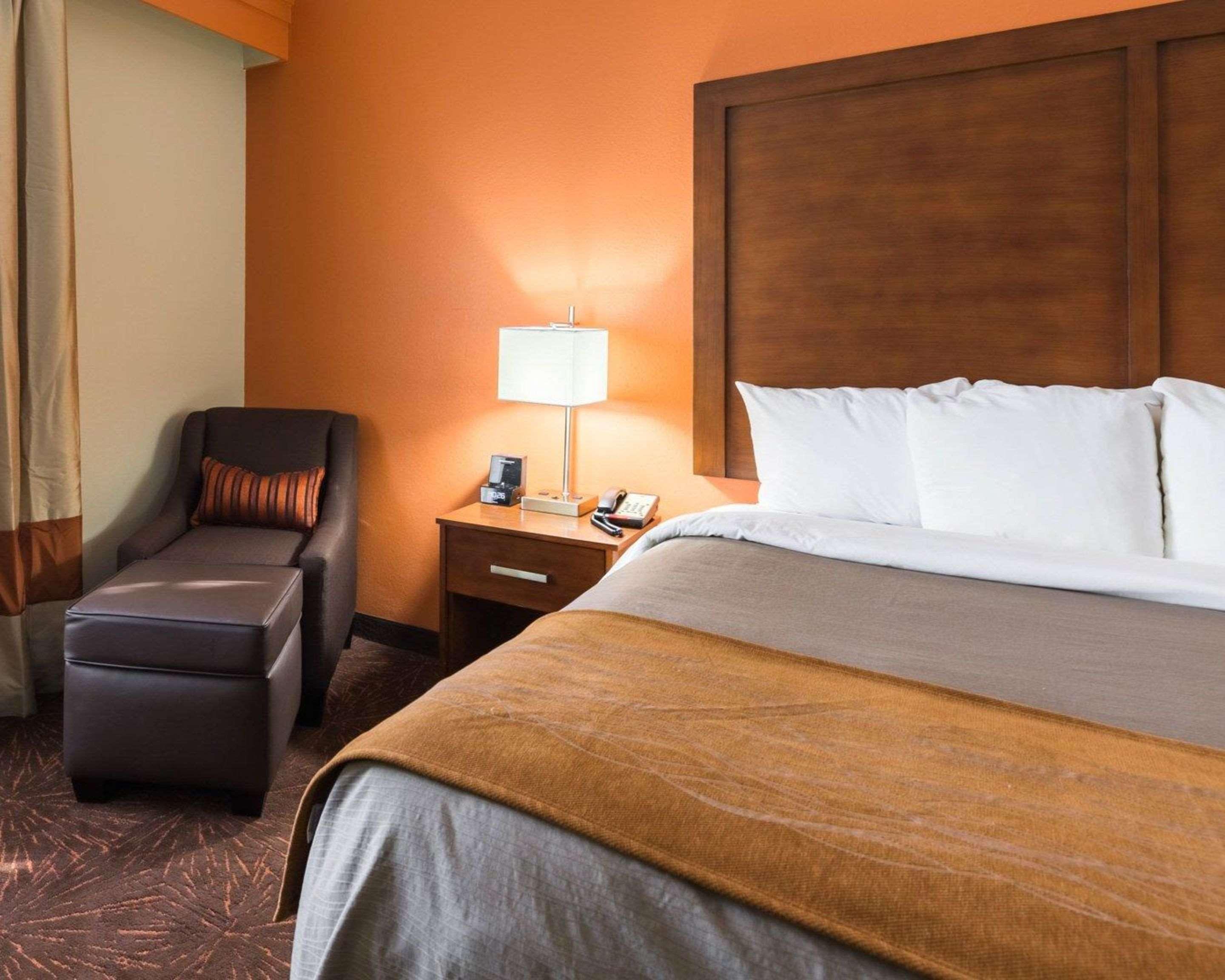 Econo Lodge Inn & Suites East Houston I-10 Exteriör bild