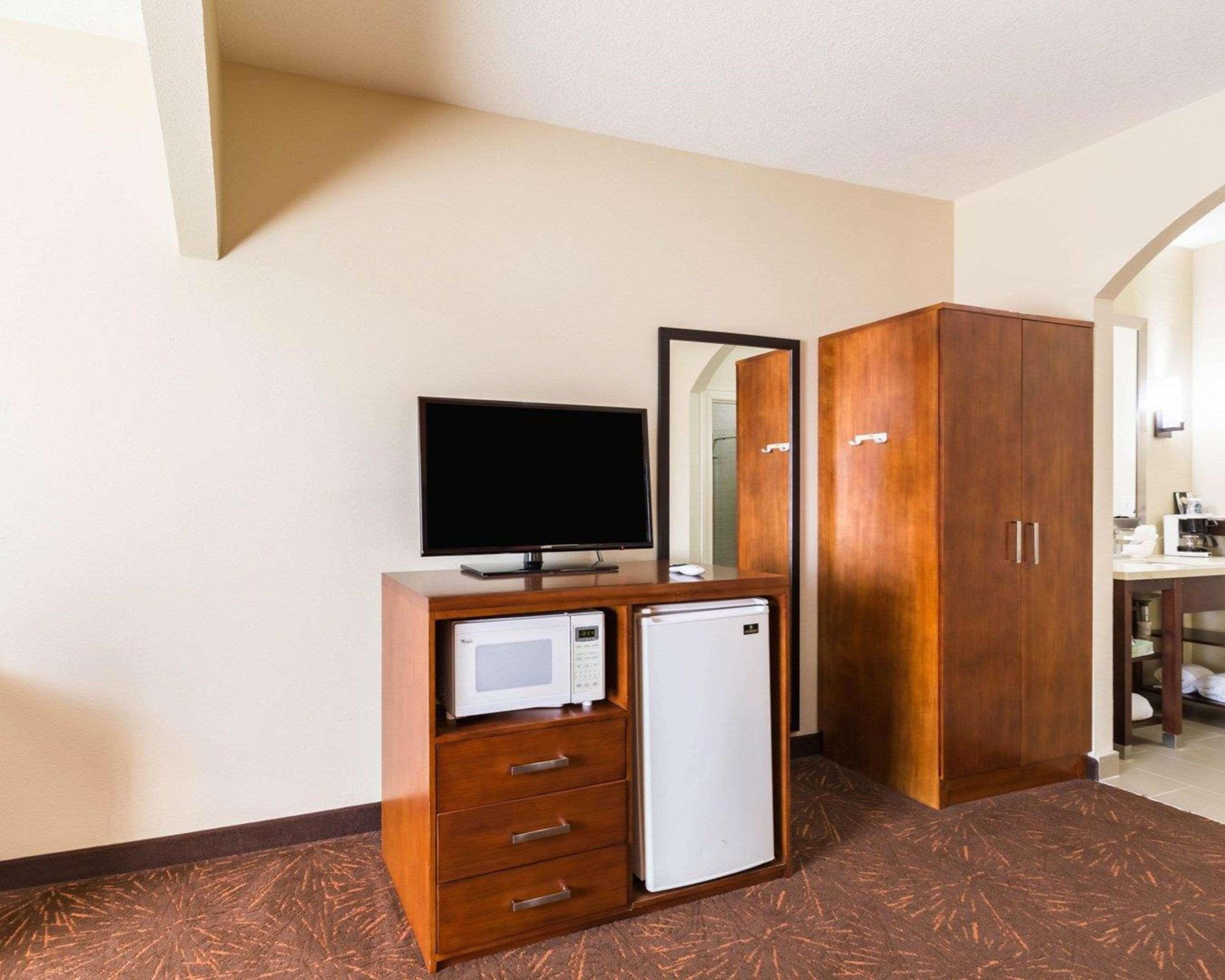 Econo Lodge Inn & Suites East Houston I-10 Exteriör bild