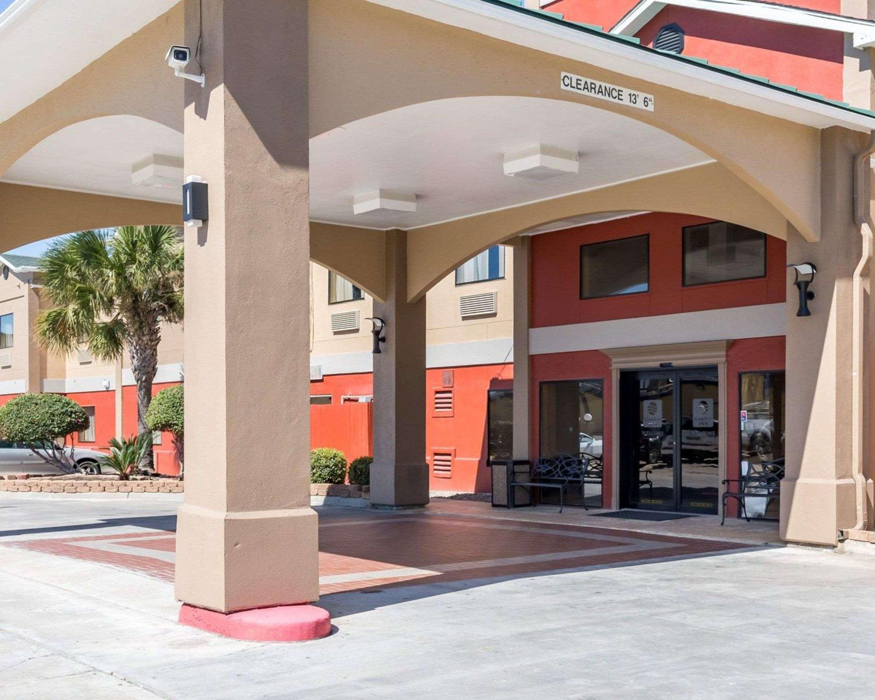 Econo Lodge Inn & Suites East Houston I-10 Exteriör bild