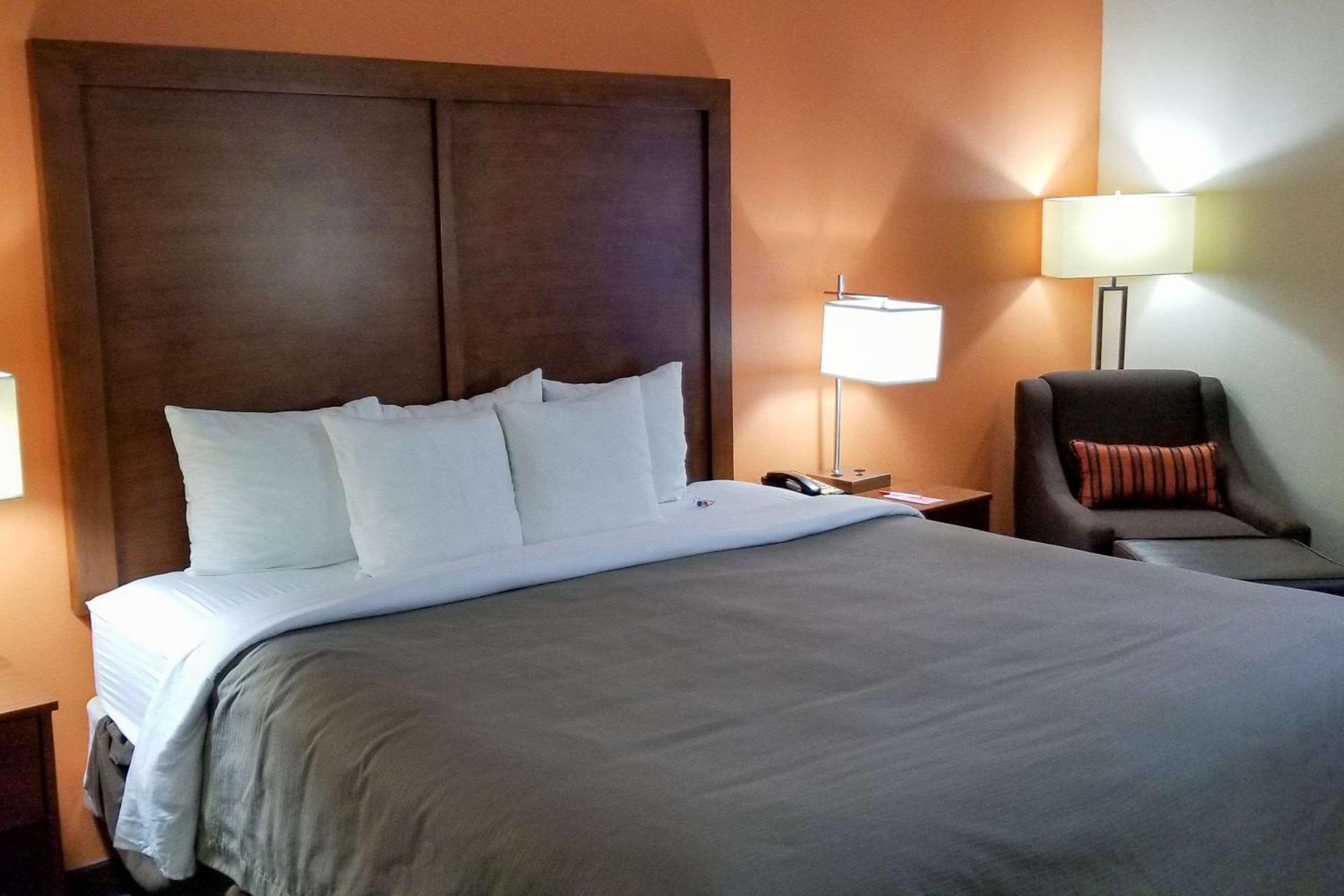 Econo Lodge Inn & Suites East Houston I-10 Exteriör bild